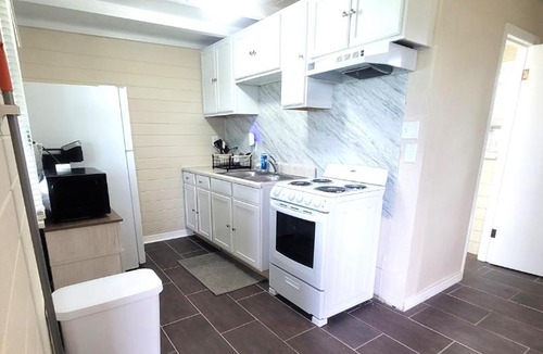 Leesburg Apartment | Lazy Oaks Resort Cottages