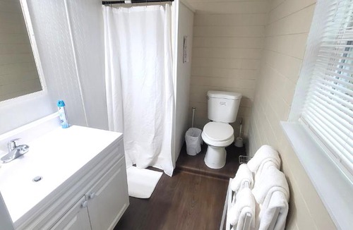 Leesburg Apartment | Lazy Oaks Resort Cottages
