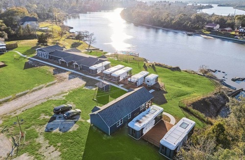 Highlands Apartment | Le Bateau 2 - A Unique Stay by San Jacinto River