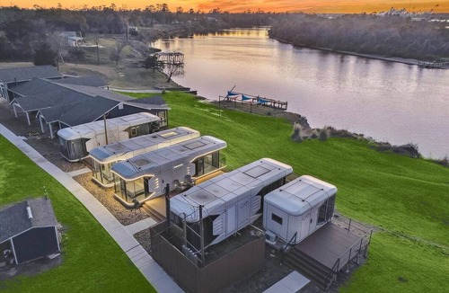 Highlands Apartment | Le Bateau 2 - A Unique Stay by San Jacinto River