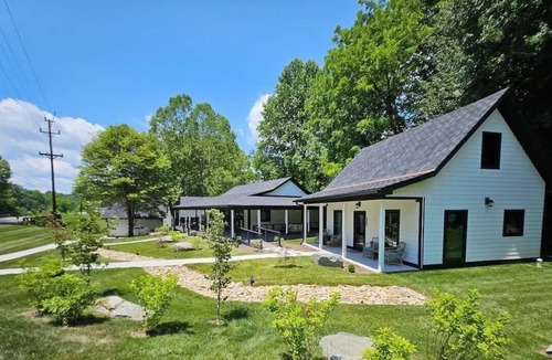 Brevard Cottage | Life's Especially Good Retreat! ADA Accessible