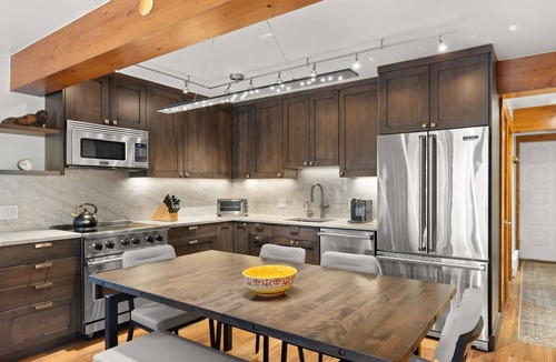 Aspen Condo | Lift One - Gorgeous three bedroom top floor with wraparound balcony