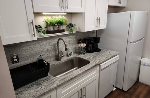 Tallahassee Apartment | Like New Midtown Retreat | 3 TVs Ethernet Port