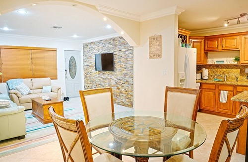 Southwest House | Limited time deal! TIKI HUT + POOL 4 BR Coastal Cottage- Dream Vacation