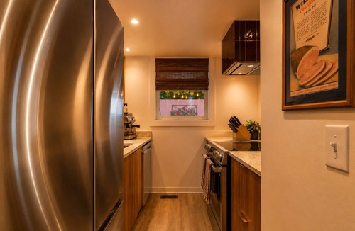 Midtown - Westport House | Linea | Luxury Stay Near Plaza & KU Med
