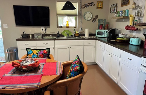 South Valley House | Little Bird Casita: Have the Experience the New Mexico Traveler Hopes to Find.