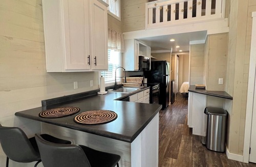 Stuart House | Little Bit on Paradise - Cozy canal front little house with 3 beds