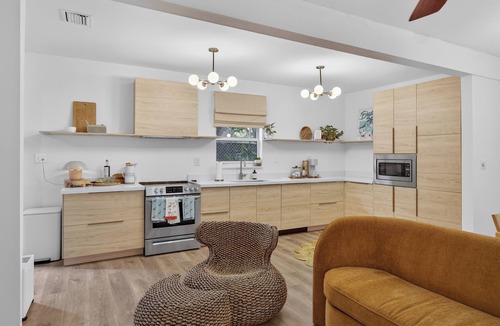 Coral Way Cottage | Little Havana Cabana – Retro Surf-Lodge Hideaway