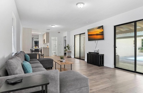 Cypress Gardens House | Little Haven — Winter Haven's top-rated 3BR/2BA with private pool & modern amenities. Sleeps 8. Minutes from LEGOLAND Florida, Walt Disney World, Universal Studios & SeaWorld. Perfect for family vacations, reunions & Orlando getaways. Instant book!