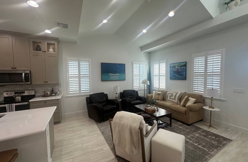 Naples Cottage | LOCATION! New 2-bed 2 bath cottage w soaring ceilings, sunset near town, beaches