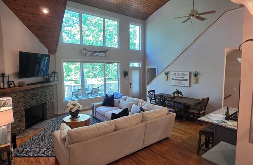 Big Canoe House | Location & Southern Charm in Big Canoe with tons of room.
