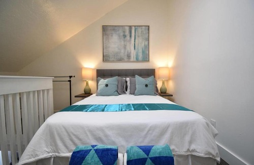 Hollywood Apartment | Loft wqueen loft beach steps