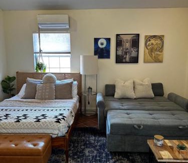 Pine Castle House | Lofty Dreams B&B, studio near Disney & Universal