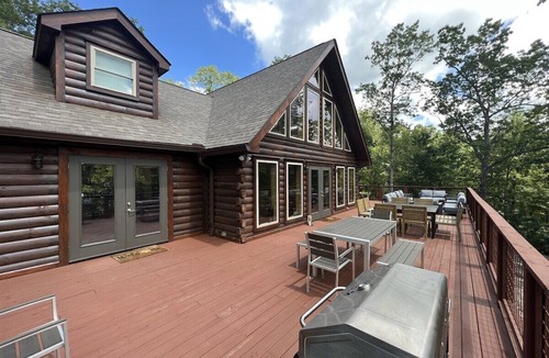 Brevard Cabin | Log Cabin, Fire-pit,Pool Table,Private, Ping-Pong