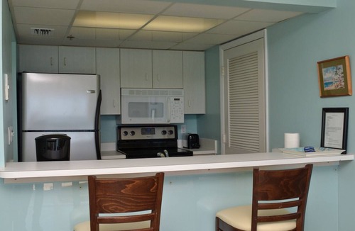 Long Beach Condo | Long Beach Resort 1-Bedroom Condo Includes 2 Seasonal Beach Chairs with Umbrella
