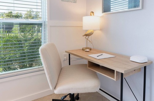 Whitney Beach Condo | Longboat Key waterfront condo-a short walk to the beach & bay!