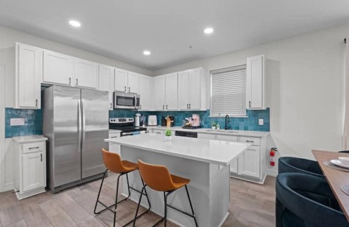 North University Apartment | Longhorn III | Walk to UT Moody Center