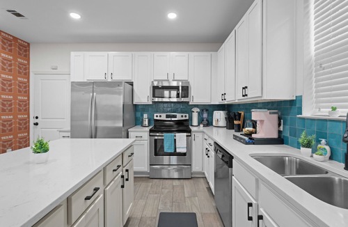 North University Apartment | Longhorn III | Walk to UT Moody Center