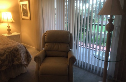 East Naples Condo | Lovely 2/2 bath condo on golf course where you can play 18 holes for $45!