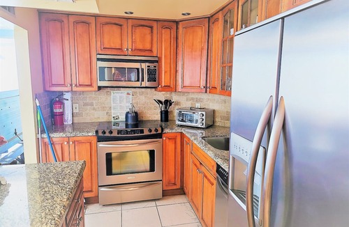 Galt Mile Condo | Lovely Beachfront Condo overlooking the Ocean, private jacuzzi, balcony & pool