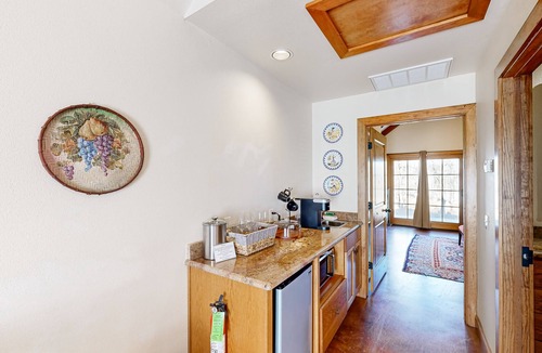 Fredericksburg Cabin | Lovely cottage with a deck & views, steps from wine tasting