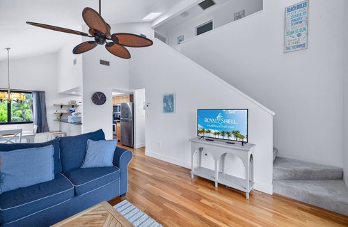 The Dunes House | Lovely Elevated Duplex with Spacious Open-Concept Living Area - Oasis Inn at the Dunes