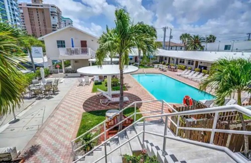 Pompano Beach Apartment | Lovely Hotel Style APT Kitchenette/Pool/parking