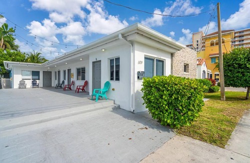 Hollywood South Central Beach Apartment | Lovely Studio Walking Distance To Ocean - Suite 8