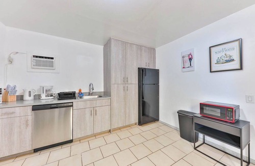 Highland Garden House | Lucky Family Charm STR-2750