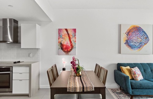 Town Square Condo | Lunabase ☾ Tropical Refuge |Stunning View | 1BR + Den | Parking, Pets