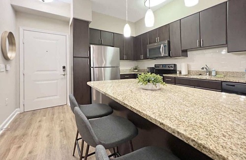 Carver City - Lincoln Gardens Apartment | Lush Courtyard Views Luxury Amenities in Westshore