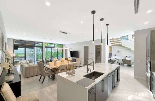 Coconut Grove House | Lux 4BR Retreat w/Heated Pool, BBQ, and Bikes