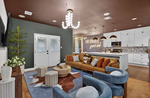 Central Arlington House | LUX 5BED | Walk to FIFA, AT&T, Globe Life Stadium | Pickleball, basketball, movie theater, gameroom, firepit, and more!