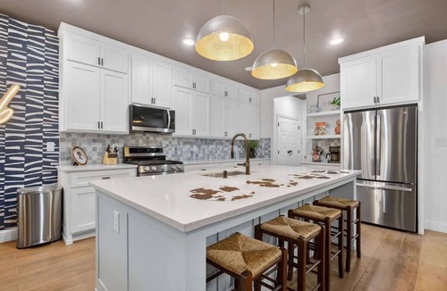 Central Arlington House | LUX 5BED | Walk to FIFA, AT&T, Globe Life Stadium | Pickleball, basketball, movie theater, gameroom, firepit, and more!