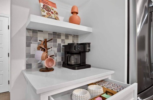 Central Arlington House | LUX 5BED | Walk to FIFA, AT&T, Globe Life Stadium | Pickleball, basketball, movie theater, gameroom, firepit, and more!