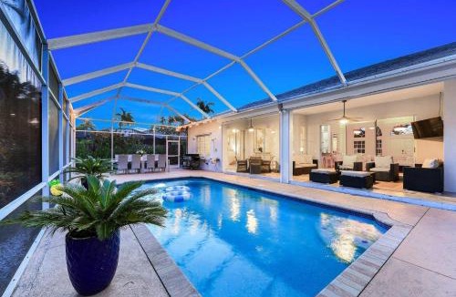 Naples Park Villa | Lux Family 3 BR With Pool Villa Walk To Beach and Mercato