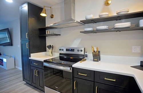 Andalusia House | Lux on Lapine Stylish 3BR Quiet Stay In Town