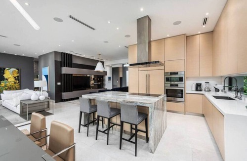 Buena Vista Villa | Lux Villa for 12 Miami Design District with Pool!