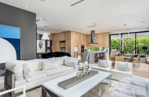 Buena Vista Villa | Lux Villa for 12 Miami Design District with Pool!
