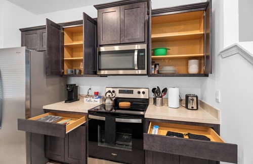 Baymeadows House | Luxe 2BR Townhome Close to Beach