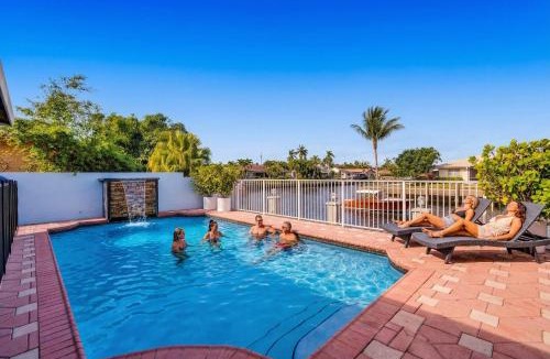 Fort Lauderdale Villa | Luxe 4BR Waterfront w Htd Pool 5min to beach