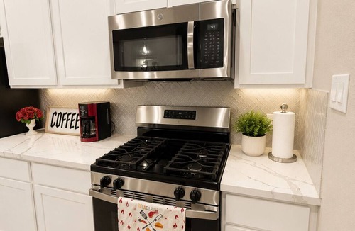 Central Southwest House | Luxe Haven Stays Spacious 3BR Near NRG, Med Center & Downtown Houston