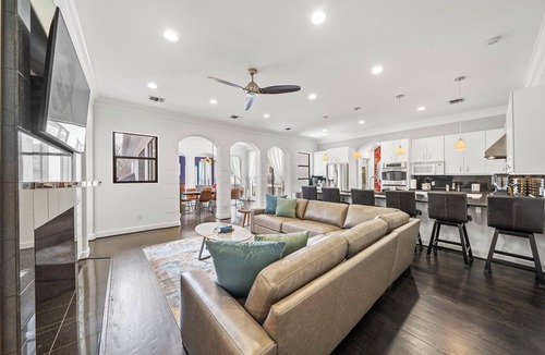 Greenway Plaza-Upper Kirby House | Luxe Kirby Retreat. Heated Pool, King Suites & Games. Secluded, Central Setting