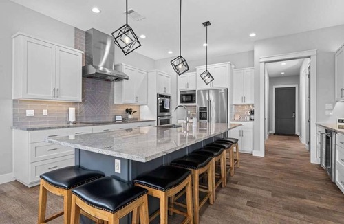 Kingsland House | Luxe Lake LBJ | Pool & Hot Tub, Perfect for Groups