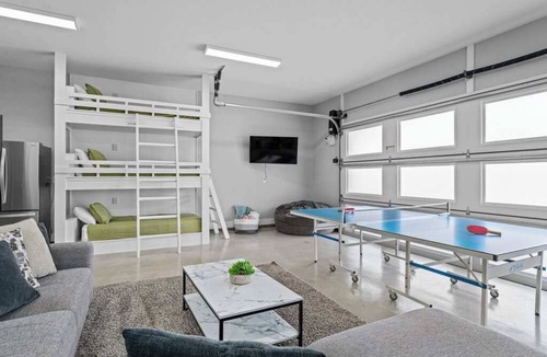 Kingsland House | Luxe Lake LBJ | Pool & Hot Tub, Perfect for Groups