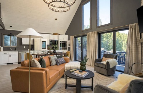Bailey Cabin | Luxe Mtn Cabin | Hot Tub, Sauna, Stargazing Dome