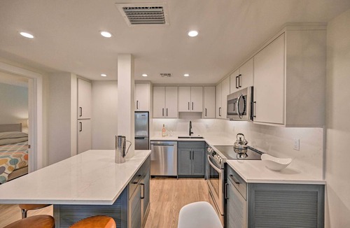 Old Naples Condo | Luxe Naples Escape: Walk to Beach & Downtown!
