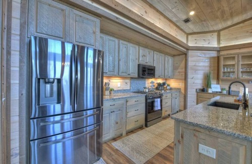 Mineral Bluff Cabin | Luxe & Scenic Escape: Hot Tub ~ Breathtaking Views