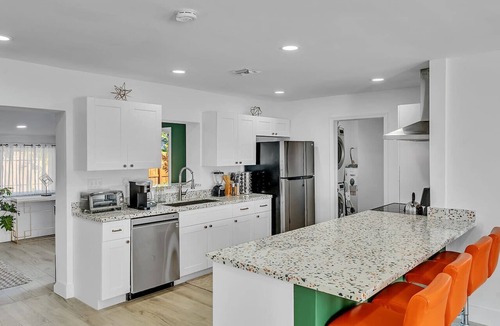 Coral Ridge Isles Villa | LUXE Villa 2mi BEACH+BOAT Rental+HTD POOL+SPA!