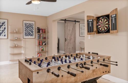 Golden Glades Villa | LUXE Villa, Heated Pool, Fire Pit, GAMES